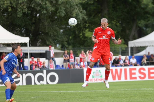 23.08.2026, xtgx, Fussball DFB-Pokal 1. Runde, VfB Krieschow - 1. FSV Mainz 05, v.l. Phillip TIetz (Mainz, 9) schiesst Tor, schießt, Torschuetze, erzielt Tor, Treffer, scores the goal 0:1 (DFL DFB REGULATIONS PROHIBIT ANY USE OF PHOTOGRAPHS as IMAGE SEQUENCES and or QUASI-VIDEO) Krieschow *** August 23, 2026, xtgx, Soccer DFB Cup 1st Round, VfB Krieschow 1 FSV Mainz 05, from left: Phillip TIetz Mainz, 9 scores a goal, shoots, goal scorer, scores a goal, goal, scores the goal 0–1 DFL DFB REGULATIONS PROHIBIT ANY USE OF PHOTOGRAPHS as IMAGE SEQUENCES and or QUASI-VIDEO Krieschow