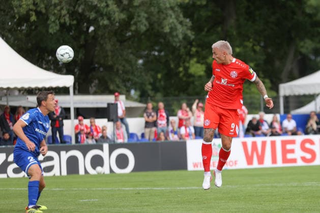 23.08.2026, xtgx, Fussball DFB-Pokal 1. Runde, VfB Krieschow - 1. FSV Mainz 05, v.l. Phillip TIetz (Mainz, 9) schiesst Tor, schießt, Torschuetze, erzielt Tor, Treffer, scores the goal 0:1 (DFL DFB REGULATIONS PROHIBIT ANY USE OF PHOTOGRAPHS as IMAGE SEQUENCES and or QUASI-VIDEO) Krieschow *** August 23, 2026, xtgx, Soccer DFB Cup 1st Round, VfB Krieschow 1 FSV Mainz 05, from left: Phillip TIetz Mainz, 9 scores a goal, shoots, goal scorer, scores a goal, goal, scores the goal 0–1 DFL DFB REGULATIONS PROHIBIT ANY USE OF PHOTOGRAPHS as IMAGE SEQUENCES and or QUASI-VIDEO Krieschow