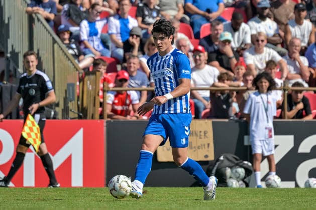Anselmo Garcia Mac Nulty (1. FC Magdeburg, 03) mit Ball. GER, Bahlinger SC vs 1. FC Magdeburg, Fussball, DFB-Pokal, 1. Hauptrunde, Saison 2026 2027, 23.08.2026 DFB REGULATIONS PROHIBIT ANY USE OF PHOTOGRAPHS AS IMAGE SEQUENCES AND OR QUASI-VIDEO GER, Bahlinger SC vs 1. FC Magdeburg, Fussball, DFB-Pokal, 1. Hauptrunde, Saison 2026 2027, 23.08.2026 Bahlingen *** Anselmo Garcia Mac Nulty 1 FC Magdeburg, 03 with the ball GER, Bahlinger SC vs. 1 FC Magdeburg, Soccer, DFB Cup, 1st Round, 2026–2027 Season, August 23, 2026 DFB regulations prohibit any use of photographs as image sequences and or quasi-video GER, Bahlinger SC vs. 1 FC Magdeburg, Soccer, DFB Cup, 1st Main Round, 2026–2027 Season, August 23, 2026, Bahlingen Copyright: xEibner-Pressefotox EP_THS