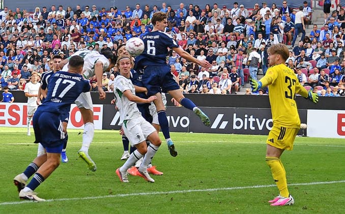 23.08.2026, xhbx, Fussball DFB Pokal 1.Runde, TSV Schott Mainz - Borussia Mönchengladbach v.l. Karim Zeghli (TSV Schott Mainz), Kevin Diks (Borussia Mönchengladbach), Hugo Bolin (Borussia Mönchengladbach), Dominik Ahlbach (TSV Schott Mainz), Jan Schulz (TSV Schott Mainz) Mainz *** August 23, 2026, xhbx, Soccer DFB Cup First Round, TSV Schott Mainz vs. Borussia Mönchengladbach, Karim Zeghli (TSV Schott Mainz), Kevin Diks, Borussia Mönchengladbach; Hugo Bolin, Borussia Mönchengladbach; Dominik Ahlbach, TSV Schott Mainz; Jan Schulz, TSV Schott Mainz, Mainz