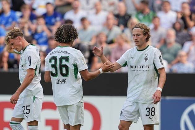 23.08.2026, xydrx, Fußball, DFB Pokal, TSV Schott Mainz - Borussia Mönchengladbach, Saison 2026 2027, MEWA Arena: Torjubel nach dem Tor zum 1:0 für Borussia Mönchengladbach durch Torschütze Hugo Bolin (Borussia Moenchengladbach, 38) zusammen mit Wael Mohya (Borussia Moenchengladbach, 36) und Robin Hack (Borussia Moenchengladbach, 25) DFB regulations prohibit any use of photographs as image sequences and or quasi-video. *** August 23, 2026, xydrx, Soccer, DFB Cup, TSV Schott Mainz vs. Borussia Mönchengladbach, 2026–2027 Season, MEWA Arena: Celebrations after Borussia Mönchengladbach’s 1–0 goal scored by Hugo Bolin (Borussia Mönchengladbach), 38, along with Wael Mohya (Borussia Mönchengladbach, 36) and Robin Hack (Borussia Mönchengladbach, 25). DFB regulations prohibit any use of photographs as image sequences and or quasi-video. Copyright: HMBxMedia YannisxDreimann