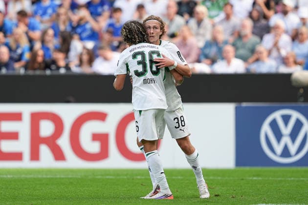 23.08.2026, xydrx, Fußball, DFB Pokal, TSV Schott Mainz - Borussia Mönchengladbach, Saison 2026 2027, MEWA Arena: Torjubel nach dem Tor zum 1:0 für Borussia Mönchengladbach durch Torschütze Hugo Bolin (Borussia Moenchengladbach, 38) zusammen mit Wael Mohya (Borussia Moenchengladbach, 36) DFB regulations prohibit any use of photographs as image sequences and or quasi-video. *** August 23, 2026, xydrx, Soccer, DFB Cup, TSV Schott Mainz vs. Borussia Mönchengladbach, 2026–2027 season, MEWA Arena: Celebration after Borussia Mönchengladbach’s 1–0 goal scored by Hugo Bolin, Borussia Mönchengladbach, 38, alongside Wael Mohya, Borussia Mönchengladbach, 36. DFB regulations prohibit any use of photographs as image sequences and or quasi-video. Copyright: HMBxMedia YannisxDreimann