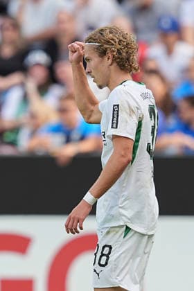 23.08.2026, xydrx, Fußball, DFB Pokal, TSV Schott Mainz - Borussia Mönchengladbach, Saison 2026 2027, MEWA Arena: Torjubel nach dem Tor zum 1:0 für Borussia Mönchengladbach durch Torschütze Hugo Bolin (Borussia Moenchengladbach, 38) DFB regulations prohibit any use of photographs as image sequences and or quasi-video. *** August 23, 2026, xydrx, Soccer, DFB Cup, TSV Schott Mainz vs. Borussia Mönchengladbach, 2026–2027 Season, MEWA Arena: Cheers after Borussia Mönchengladbach’s 1–0 goal scored by Hugo Bolin, Borussia Mönchengladbach, 38. DFB regulations prohibit any use of photographs as image sequences and or quasi-video. Copyright: HMBxMedia YannisxDreimann