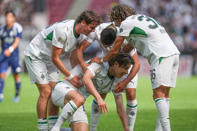 23.08.2026, xydrx, Fußball, DFB Pokal, TSV Schott Mainz - Borussia Mönchengladbach, Saison 2026 2027, MEWA Arena: Torjubel nach dem Tor zum 2:0 für Borussia Mönchengladbach durch Torschütze Daiki Hashioka (Borussia Moenchengladbach, 14) zusammen mit Philipp Sander (Borussia Moenchengladbach, 16) und Wael Mohya (Borussia Moenchengladbach, 36) DFB regulations prohibit any use of photographs as image sequences and or quasi-video. *** August 23, 2026, xydrx, Soccer, DFB Cup, TSV Schott Mainz vs. Borussia Mönchengladbach, 2026–2027 season, MEWA Arena: Celebration after Borussia Mönchengladbach’s 2–0 goal scored by Daiki Hashioka, Borussia Mönchengladbach, 14, along with Philipp Sander, Borussia Mönchengladbach, 16, and Wael Mohya, Borussia Mönchengladbach, 36 DFB regulations prohibit any use of photographs as image sequences and or quasi-video Copyright: HMBxMedia YannisxDreimann