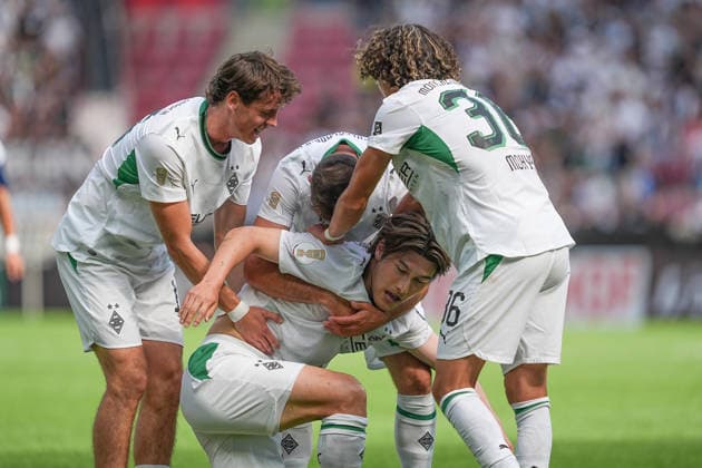 23.08.2026, xydrx, Fußball, DFB Pokal, TSV Schott Mainz - Borussia Mönchengladbach, Saison 2026 2027, MEWA Arena: Torjubel nach dem Tor zum 2:0 für Borussia Mönchengladbach durch Torschütze Daiki Hashioka (Borussia Moenchengladbach, 14) zusammen mit Philipp Sander (Borussia Moenchengladbach, 16) und Wael Mohya (Borussia Moenchengladbach, 36) DFB regulations prohibit any use of photographs as image sequences and or quasi-video. *** August 23, 2026, xydrx, Soccer, DFB Cup, TSV Schott Mainz vs. Borussia Mönchengladbach, 2026–2027 season, MEWA Arena: Celebration after Borussia Mönchengladbach’s 2–0 goal scored by Daiki Hashioka, Borussia Mönchengladbach, 14, along with Philipp Sander, Borussia Mönchengladbach, 16, and Wael Mohya, Borussia Mönchengladbach, 36 DFB regulations prohibit any use of photographs as image sequences and or quasi-video Copyright: HMBxMedia YannisxDreimann