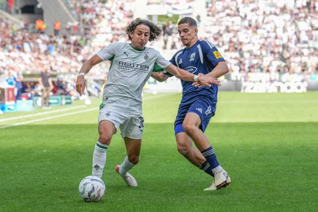 23.08.2026, xydrx, Fußball, DFB Pokal, TSV Schott Mainz - Borussia Mönchengladbach, Saison 2026 2027, MEWA Arena: Wael Mohya (Borussia Moenchengladbach, 36) im Zweikampf gegen Karim Zeghli (TSV Schott Mainz, 17) DFB regulations prohibit any use of photographs as image sequences and or quasi-video. *** August 23, 2026, xydrx, Soccer, DFB Cup, TSV Schott Mainz vs. Borussia Mönchengladbach, 2026–2027 season, MEWA Arena, Wael Mohya (Borussia Mönchengladbach), No. 36 in a tackle against Karim Zeghli (TSV Schott Mainz), No. 17. DFB regulations prohibit any use of photographs as image sequences and or quasi-video. Copyright: HMBxMedia YannisxDreimann