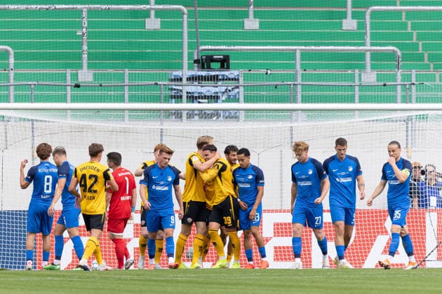 Münster, Deutschland 23. August 2026: DFB-Pokal - 2026 2027 - 1. Runde - SV Westfalia Rhynern gegen SG Dynamo Dresden Im Bild: Torschütze Jonas Sterner (SGD) in der Mitte jubelt nach seinem Tor zum 0:1 mit Thomas Keller (SGD) DFL DFB regulations prohibit any use of photographs as image sequences and or quasi-video. LVM-Preußenstadion Nordrhein Westfalen *** Münster, Germany August 23, 2026 DFB Cup 2026–2027 First Round SV Westfalia Rhynern vs. SG Dynamo Dresden Pictured: Goal scorer Jonas Sterner (SGD) in the center celebrates his goal to make it 0–1 with Thomas Keller (SGD). DFL and DFB regulations prohibit any use of photographs as image sequences and or quasi-video. LVM Preußenstadion, North Rhine-Westphalia Copyright: xFotostandx xZeisingx