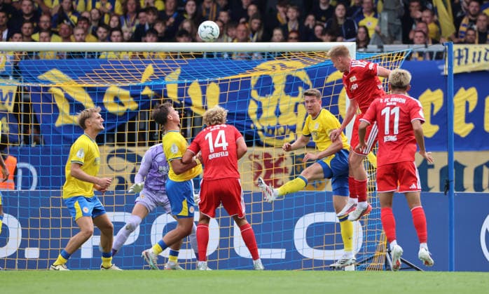 Zeno Van Den Bosch erzielt das Tor zum 1:1 Ausgleich Zweikampf Spielszene Aktion Fußball Fussball DFB Pokal 1. Runde Saison 2026 2027 23.08.2026 Eintracht Braunschweig BTSV vs. 1.FC Union Berlin FCU DFL regulations prohibit any use of photographs as image sequences and or quasi-video *** Zeno Van Den Bosch scores the goal to tie the game at 1-1. Tackle, game highlight, action, sports, soccer, DFB Cup, 1st round, 2026-2027 season, August 23, 2026, Eintracht Braunschweig (BTSV) vs. 1. FC Union Berlin (FCU) DFL regulations prohibit any use of photographs as image sequences and or quasi-video