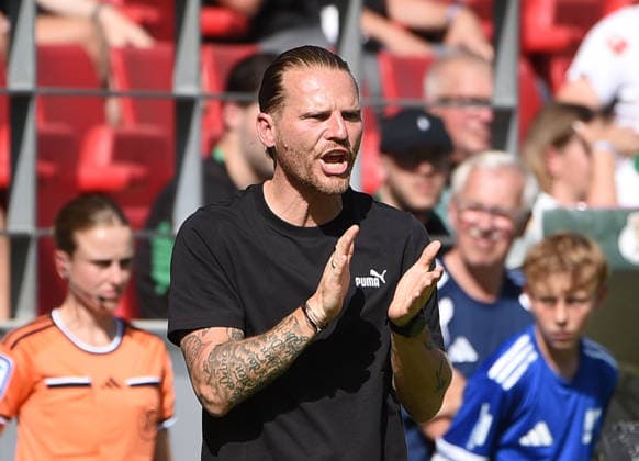 23.08.2026, xhbx, Fussball DFB Pokal 1.Runde, TSV Schott Mainz - Borussia Mönchengladbach v.l. Trainer Eugen Polanski (Borussia Mönchengladbach) Mainz *** August 23, 2026, xhbx, Soccer DFB Cup First Round, TSV Schott Mainz vs. Borussia Mönchengladbach; Coach: Eugen Polanski, Borussia Mönchengladbach vs. Mainz