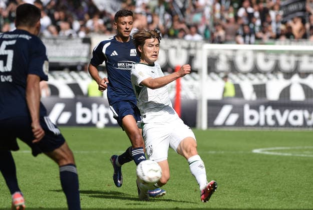 23.08.2026, xhbx, Fussball DFB Pokal 1.Runde, TSV Schott Mainz - Borussia Mönchengladbach v.l. Daiki Hashioka (Borussia Mönchengladbach) Mainz *** August 23, 2026, xhbx, Soccer DFB Cup 1st Round, TSV Schott Mainz vs. Borussia Mönchengladbach, Daiki Hashioka (Borussia Mönchengladbach) vs. Mainz