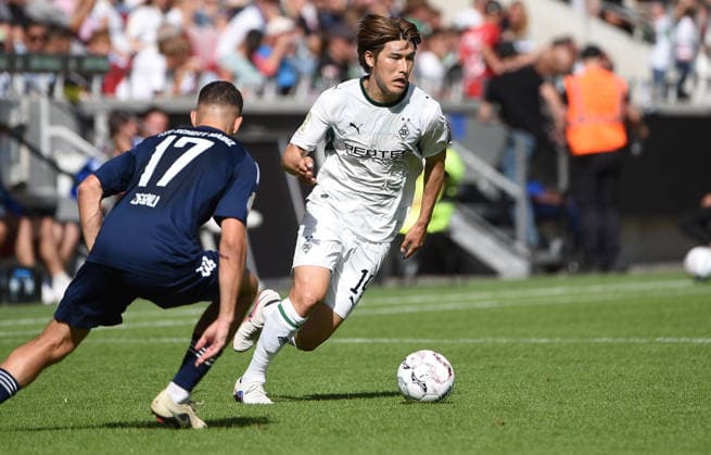 23.08.2026, xhbx, Fussball DFB Pokal 1.Runde, TSV Schott Mainz - Borussia Mönchengladbach v.l. Karim Zeghli (TSV Schott Mainz), Daiki Hashioka (Borussia Mönchengladbach) Mainz *** August 23, 2026, xhbx, Soccer DFB Cup First Round, TSV Schott Mainz vs. Borussia Mönchengladbach, Karim Zeghli (TSV Schott Mainz), Daiki Hashioka (Borussia Mönchengladbach), Mainz