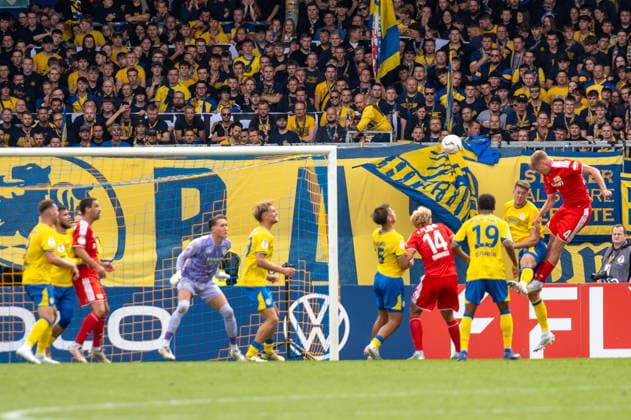 Deutschland: Fussball DFB-Pokal, 1. Runde 2026 2027, Eintracht Braunschweig - 1. FC Union Berlin am 23.08.2026 in Braunschweig (Eintracht-Stadion): Tor zum 1:1 Zeno van den Bosch (1. FC Union Berlin, 4) *** German Soccer DFB Cup, First Round 2026–2027, Eintracht Braunschweig vs. 1. FC Union Berlin on August 23, 2026, at Eintracht Stadium in Braunschweig; Goal to make it 1–1: Zeno van den Bosch (1. FC Union Berlin), 4 Copyright: xSvenxHeidmannx