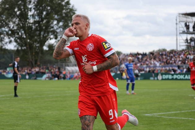 9 Philip Tietz (Mainz) bejubelt das 2-0 Fußball DFB-Pokal 2026 2027 1. Hauptrunde VfB Krieschow 1921 - 1. FSV Mainz 05 *** 9 Philip Tietz, Mainz, celebrates the 2-0 soccer victory in the 2026-2027 DFB Cup, First Round: VfB Krieschow 1921 1, FSV Mainz 05