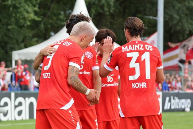 Mainzer Torjubel Fußball DFB-Pokal 2026 2027 1. Hauptrunde VfB Krieschow 1921 - 1. FSV Mainz 05 *** Goal Celebration in Mainz: Soccer, DFB Cup 2026–2027, First Round: VfB Krieschow 1921 1, FSV Mainz 05