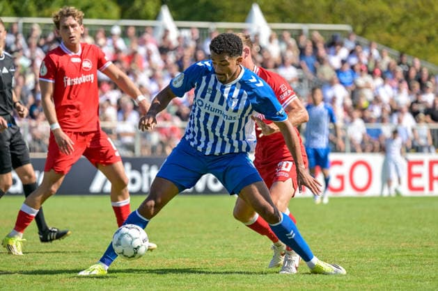 Emmanuel Iyoha (1. FC Magdeburg, 08) am Ball und im Duell Marco Bauer (Bahlinger SC, 20) GER, Bahlinger SC vs 1. FC Magdeburg, Fussball, DFB-Pokal, 1. Hauptrunde, Saison 2026 2027, 23.08.2026 DFB REGULATIONS PROHIBIT ANY USE OF PHOTOGRAPHS AS IMAGE SEQUENCES AND OR QUASI-VIDEO GER, Bahlinger SC vs 1. FC Magdeburg, Fussball, DFB-Pokal, 1. Hauptrunde, Saison 2026 2027, 23.08.2026 Bahlingen *** Emmanuel Iyoha (1 FC Magdeburg), 08, in possession and in a one-on-one with Marco Bauer (Bahlinger SC), 20 GER, Bahlinger SC vs. 1 FC Magdeburg, Soccer, DFB Cup, 1st Round, 2026–2027 Season, August 23, 2026 DFB regulations prohibit any use of photographs as image sequences and or quasi-video GER, Bahlinger SC vs. 1 FC Magdeburg, soccer, DFB Cup, 1st Main Round, 2026–2027 Season, August 23, 2026, Bahlingen Copyright: xEibner-Pressefotox EP_THS