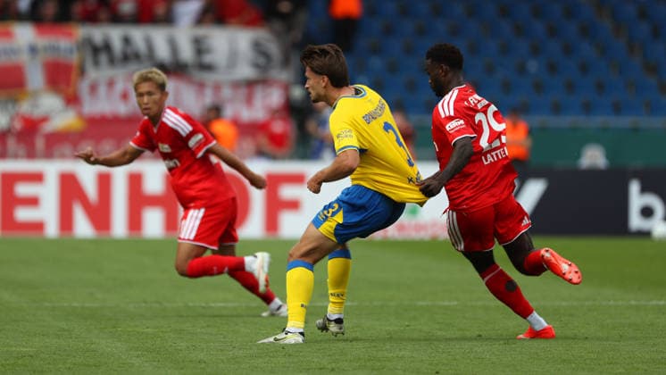 Braunschweig vs Union Berlin, 1. Runde DFB Pokal Braunschweig, 23.08.2026, Fußball, Herren, 1. Runde DFB Pokal, Saison 2026 2027, Eintracht Braunschweig vs. 1. FC Union Berlin: Noah Ketterbach (Eintracht Braunschweig), Emmanuel Latte Lath (Union Berlin)(DFL DFB REGULATIONS PROHIBIT ANY USE OF PHOTOGRAPHS as IMAGE SEQUENCES and or QUASI-VIDEO) Stadion an der Hamburger Straße Niedersachsen Deutschland *** Braunschweig vs. Union Berlin, 1st Round of the DFB Cup in Braunschweig, August 23, 2026, Soccer, Men s, 1st Round of the DFB Cup, 2026–2027 Season, Eintracht Braunschweig vs. 1. FC Union Berlin; Noah Ketterbach (Eintracht Braunschweig), Emmanuel Latte Lath (Union Berlin); DFL and DFB regulations prohibit any use of photographs as image sequences and or quasi-video; Stadion an der Hamburger Straße, Lower Saxony, Germany