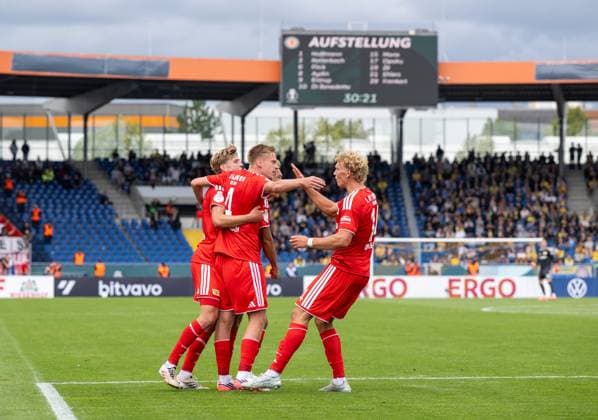 Fußball, Herren, Saison 2026 2027, DFB-Pokal (1. Runde), Eintracht Braunschweig - 1. FC Union Berlin, v. l. Aljoscha Kemlein (1. FC Union Berlin), Zeno van den Bosch (1. FC Union Berlin), Leopold Querfeld (1. FC Union Berlin), Jubel nach Tor zum 1:1, 23.08.2026, *** Soccer, Men s, 2026–2027 Season, DFB Cup First Round, Eintracht Braunschweig vs. 1. FC Union Berlin; from left: Aljoscha Kemlein (1. FC Union Berlin), Zeno van den Bosch (1. FC Union Berlin), Leopold Querfeld (1. FC Union Berlin), Celebration after the 1–1 goal, August 23, 2026, Copyright: xMatthiasxKochx