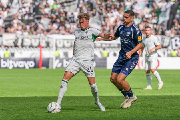 23.08.2026, xydrx, Fußball, DFB Pokal, TSV Schott Mainz - Borussia Mönchengladbach, Saison 2026 2027, MEWA Arena: Robin Hack (Borussia Moenchengladbach, 25) im Zweikampf gegen Karim Zeghli (TSV Schott Mainz, 17) DFB regulations prohibit any use of photographs as image sequences and or quasi-video. *** August 23, 2026, xydrx, Soccer, DFB Cup, TSV Schott Mainz vs. Borussia Mönchengladbach, 2026–2027 Season, MEWA Arena, Robin Hack (Borussia Mönchengladbach), No. 25 in a tackle against Karim Zeghli (TSV Schott Mainz), No. 17. DFB regulations prohibit any use of photographs as image sequences and or quasi-video. Copyright: HMBxMedia YannisxDreimann