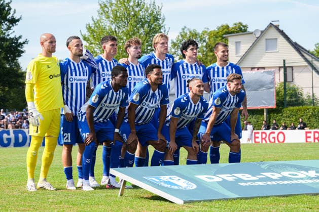 DFB-Pokal: Bahlinger SC vs 1. FC Magdeburg, 22.08.2026 Mannschaftsbild 1. FC Magdeburg Dominik Reimann (1. FC Magdeburg, 1), Anselmo Garcia MacNulty (1. FC Magdeburg, 3), Tobias Müller (1. FC Magdeburg, 5), Emmanuel Iyoha (1. FC Magdeburg, 8), Tony Reitz (1. FC Magdeburg, 14), Alexander Nollenberger (1. FC Magdeburg, 17), Falko Michel (1. FC Magdeburg, 21), Mateusz Å»ukowski (1. FC Magdeburg, 22), BarÄ±Åü Atik (1. FC Magdeburg, 23), Pierre Nadjombe (1. FC Magdeburg, 28) und Luka Hyryläinen (1. FC Magdeburg, 38) DFB-Pokal: Bahlinger SC vs 1. FC Magdeburg, Kaiserstuhlstadion, 22.08.2026 DFB DFL REGULATIONS PROHIBIT ANY USE OF PHOTOGRAPHS AS IMAGE SEQUENCES AND OR QUASI-VIDEO. *** DFB Cup: Bahlinger SC vs. 1 FC Magdeburg, August 22, 2026 Team Photo: 1 FC Magdeburg Dominik Reimann 1 FC Magdeburg, 1, Anselmo Garcia MacNulty 1 FC Magdeburg, 3, Tobias Müller 1 FC Magdeburg, 5, Emmanuel Iyoha 1 FC Magdeburg, 8, Tony Reitz 1 FC Magdeburg, 14, Alexander Nollenberger 1 FC Magdeburg, 17, Falko Michel 1 FC Magdeburg, 21, Mateusz Zukowski 1 FC Magdeburg, 22, Baris Atik 1 FC Magdeburg, 23, Pierre Nadjombe 1 FC Magdeburg, 28, and Luka Hyryläinen 1 FC Magdeburg, 38 DFB Cup Bahlinger SC vs. 1 FC Magdeburg, Kaiserstuhlstadion, August 22, 2026 DFB DFL REGULATIONS PROHIBIT ANY USE OF PHOTOGRAPHS AS IMAGE SEQUENCES AND OR QUASI-VIDEO Copyright: xBEAUTIFULxSPORTS Boscox