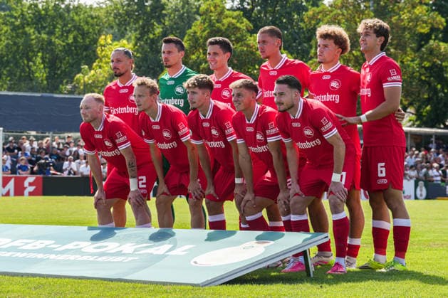 DFB-Pokal: Bahlinger SC vs 1. FC Magdeburg, 22.08.2026 Mannschaftsfoto Bahlinger SC: Dennis Klose (Bahlinger SC, 1), Fabian Schmid (Bahlinger SC, 2), Laurin Tost (Bahlinger SC, 5), Holger Bux (Bahlinger SC, 6), Marin Å tefotiÄ‡ (Bahlinger SC, 7), Alex Echner (Bahlinger SC, 11), Rico Wehrle (Bahlinger SC, 14), Marco Bauer (Bahlinger SC, 20), Rico Wuttke (Bahlinger SC, 25), Hasan PepiÄ‡ (Bahlinger SC, 27) und Fynn Lienert (Bahlinger SC, 30) DFB-Pokal: Bahlinger SC vs 1. FC Magdeburg, Kaiserstuhlstadion, 22.08.2026 DFB DFL REGULATIONS PROHIBIT ANY USE OF PHOTOGRAPHS AS IMAGE SEQUENCES AND OR QUASI-VIDEO. *** DFB Cup: Bahlinger SC vs. 1 FC Magdeburg, August 22, 2026 Team photo: Bahlinger SC—Dennis Klose (Bahlinger SC, 1), Fabian Schmid (Bahlinger SC, 2), Laurin Tost (Bahlinger SC, 5), Holger Bux (Bahlinger SC, 6), Marin Å tefotic (Bahlinger SC, 7), Alex Echner (Bahlinger SC, 11), Rico Wehrle (Bahlinger SC, 14), Marco Bauer (Bahlinger SC, 20), Rico Wuttke (Bahlinger SC, 25), Hasan Pepic (Bahlinger SC, 27), and Fynn Lienert (Bahlinger SC, 30). DFB Cup: Bahlinger SC vs. 1. FC Magdeburg, Kaiserstuhlstadion, August 22, 2026 DFB DFL REGULATIONS PROHIBIT ANY USE OF PHOTOGRAPHS AS IMAGE SEQUENCES AND OR QUASI-VIDEO Copyright: xBEAUTIFULxSPORTS Boscox