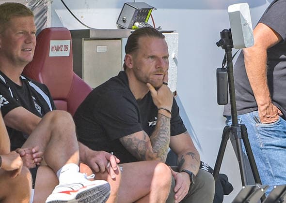 23.08.2026, xhbx, Fussball DFB Pokal 1.Runde, TSV Schott Mainz - Borussia Mönchengladbach v.l. Trainer Eugen Polanski (Borussia Mönchengladbach) Mainz *** August 23, 2026, xhbx, Soccer DFB Cup First Round, TSV Schott Mainz vs. Borussia Mönchengladbach (Coach: Eugen Polanski) Borussia Mönchengladbach Mainz