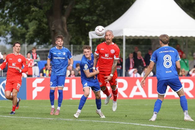 23.08.2026, xtgx, Fussball DFB-Pokal 1. Runde, VfB Krieschow - 1. FSV Mainz 05, v.l. Phillip TIetz (Mainz, 9) schiesst Tor, schießt, Torschuetze, erzielt Tor, Treffer, scores the goal 0:3 (DFL DFB REGULATIONS PROHIBIT ANY USE OF PHOTOGRAPHS as IMAGE SEQUENCES and or QUASI-VIDEO) Krieschow *** August 23, 2026, xtgx, Soccer DFB Cup 1st Round, VfB Krieschow 1 FSV Mainz 05, from left: Phillip Tietz (Mainz), 9 scores a goal, shoots, goal scorer, scores a goal, goal, scores the goal 0 3 DFL DFB REGULATIONS PROHIBIT ANY USE OF PHOTOGRAPHS as IMAGE SEQUENCES and or QUASI-VIDEO Krieschow