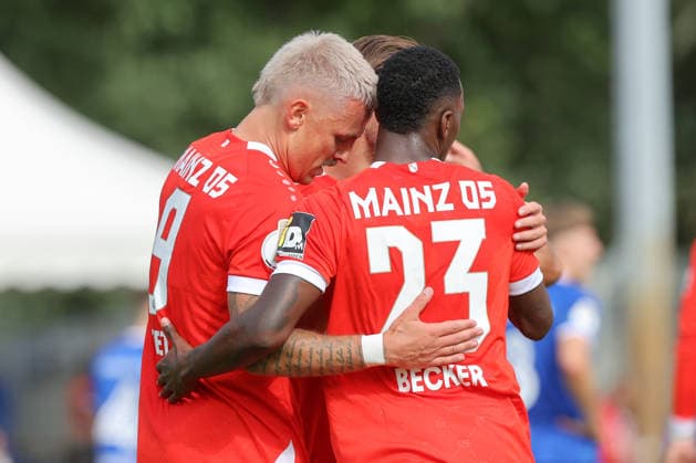 23.08.2026, xtgx, Fussball DFB-Pokal 1. Runde, VfB Krieschow - 1. FSV Mainz 05, v.l. Phillip TIetz (Mainz, 9) Jubel, Torjubel, jubelt ueber das Tor, celebrate the goal, celebration (DFL DFB REGULATIONS PROHIBIT ANY USE OF PHOTOGRAPHS as IMAGE SEQUENCES and or QUASI-VIDEO) Krieschow *** August 23, 2026, xtgx, Soccer DFB Cup First Round, VfB Krieschow 1 vs. FSV Mainz 05, from left: Phillip Tietz (Mainz), 9 celebrating, Goal celebration, celebrating the goal, DFL DFB REGULATIONS PROHIBIT ANY USE OF PHOTOGRAPHS as IMAGE SEQUENCES and or QUASI-VIDEO Krieschow