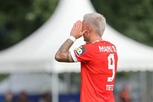 23.08.2026, xtgx, Fussball DFB-Pokal 1. Runde, VfB Krieschow - 1. FSV Mainz 05, v.l. Phillip TIetz (Mainz, 9) Jubel, Torjubel, jubelt ueber das Tor, celebrate the goal, celebration (DFL DFB REGULATIONS PROHIBIT ANY USE OF PHOTOGRAPHS as IMAGE SEQUENCES and or QUASI-VIDEO) Krieschow *** August 23, 2026, xtgx, Soccer DFB Cup First Round, VfB Krieschow 1 vs. FSV Mainz 05, from left: Phillip Tietz (Mainz), 9 celebrating, Goal celebration, celebrating the goal, DFL DFB REGULATIONS PROHIBIT ANY USE OF PHOTOGRAPHS as IMAGE SEQUENCES and or QUASI-VIDEO Krieschow