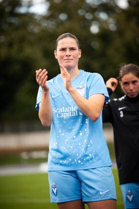 2. Frauen-Bundesliga: FC Viktoria Berlin vs. SG 99 Andernach; Berlin, 23.08.2026 Fußball, 2. Frauen Bundesliga: Anna HÖFKER (Viktoria Berlin 26) nach dem 2. Frauen Bundesliga-Spiel gegen SG 99 Andernach am Spieltag 3 zwischen dem FC Viktoria Berlin und SG 99 Andernach am 23. August 2026 im Stadion Lichterfelde, Berlin (Deutschland) DFL REGULATIONS PROHIBIT ANY USE OF PHOTOGRAPHS AS IMAGE SEQUENCES AND OR QUASI-VIDEO. *** Women s Bundesliga 2: FC Viktoria Berlin vs. SG 99 Andernach Berlin, August 23, 2026, Soccer, Women s Bundesliga 2: Anna HÖFKER of Viktoria Berlin after the Women s Bundesliga 2 match against SG 99 Andernach on Matchday 3 between FC Viktoria Berlin and SG 99 Andernach on August 23, 2026, at Lichterfelde Stadium, Berlin, Germany. DFL regulations prohibit any use of photographs as image sequences and or quasi-video. Copyright: xBEAUTIFULxSPORTS Kuehnx