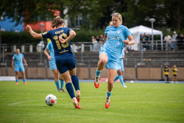 2. Frauen-Bundesliga: FC Viktoria Berlin vs. SG 99 Andernach; Berlin, 23.08.2026 Fußball, 2. Frauen Bundesliga: Melina REUTER (Viktoria Berlin 7) und Leonie KRUMP (SG 99 Andernach 10) während des 2. Frauen Bundesliga-Spiels gegen SG 99 Andernach am Spieltag 3 zwischen dem FC Viktoria Berlin und SG 99 Andernach am 23. August 2026 im Stadion Lichterfelde, Berlin (Deutschland) DFL REGULATIONS PROHIBIT ANY USE OF PHOTOGRAPHS AS IMAGE SEQUENCES AND OR QUASI-VIDEO. *** Women s Bundesliga 2: FC Viktoria Berlin vs. SG 99 Andernach Berlin, August 23, 2026, Soccer, Women s Bundesliga 2: Melina REUTER (Viktoria Berlin, No. 7) and Leonie KRUMP (SG 99 Andernach, No. 10) during the Women s Bundesliga 2 match against SG 99 Andernach on Matchday 3 between FC Viktoria Berlin and SG 99 Andernach on August 23, 2026 at Lichterfelde Stadium, Berlin, Germany. DFL regulations prohibit any use of photographs as image sequences and or quasi-video. Copyright: xBEAUTIFULxSPORTS Kuehnx