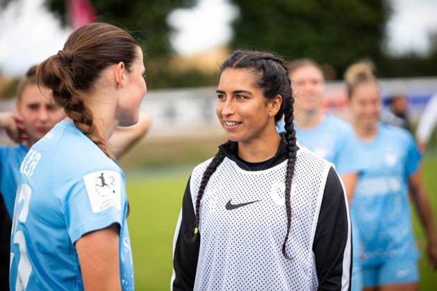 2. Frauen-Bundesliga: FC Viktoria Berlin vs. SG 99 Andernach; Berlin, 23.08.2026 Fußball, 2. Frauen Bundesliga: Maya HAHN (Viktoria Berlin 11) im Gespräch mit Anna HÖFKER (Viktoria Berlin 26) nach dem 2. Frauen Bundesliga-Spiel gegen SG 99 Andernach am Spieltag 3 zwischen dem FC Viktoria Berlin und SG 99 Andernach am 23. August 2026 im Stadion Lichterfelde, Berlin (Deutschland) DFL REGULATIONS PROHIBIT ANY USE OF PHOTOGRAPHS AS IMAGE SEQUENCES AND OR QUASI-VIDEO. *** Women s Bundesliga 2: FC Viktoria Berlin vs. SG 99 Andernach Berlin, August 23, 2026, Soccer, Women s Bundesliga 2: Maya HAHN (Viktoria Berlin No. 11) in conversation with Anna HÖFKER (Viktoria Berlin No. 26) after the Women s Bundesliga 2 match against SG 99 Andernach on Matchday 3 between FC Viktoria Berlin and SG 99 Andernach on August 23, 2026, at the Lichterfelde Stadium, Berlin, Germany. DFL regulations prohibit any use of photographs as image sequences and or quasi-video. Copyright: xBEAUTIFULxSPORTS Kuehnx