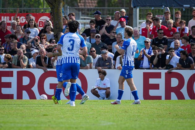 Deutschland, Fußball, DFB-Pokal, Saison 2026 2027, 1. Hauptrunde, Bahlinger SC vs. 1. FC Magdeburg, Kaiserstuhlstadion (Bahlingen am Kaiserstuhl):Mateusz Zukowski (1. FC Magdeburg, 22) Tor, Torjubel, Bahlingen Kaiserstuhlstadion Baden-Württemberg Deutschland *** Germany, Soccer, DFB Cup, 2026–2027 Season, 1st Round, Bahlinger SC vs. 1. FC Magdeburg, Kaiserstuhl Stadium, Bahlingen am Kaiserstuhl, Mateusz Zukowski (1. FC Magdeburg), 22nd goal, goal celebration, Bahlingen, Kaiserstuhl Stadium, Baden-Württemberg, Germany Copyright: xFINLEYxMÖRCHx