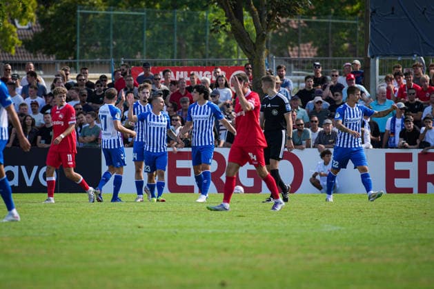 Deutschland, Fußball, DFB-Pokal, Saison 2026 2027, 1. Hauptrunde, Bahlinger SC vs. 1. FC Magdeburg, Kaiserstuhlstadion (Bahlingen am Kaiserstuhl): Mateusz Zukowski (1. FC Magdeburg, 22) Tor, Torjubel, Bahlingen Kaiserstuhlstadion Baden-Württemberg Deutschland *** Germany, Soccer, DFB Cup, 2026–2027 Season, 1st Round, Bahlinger SC vs. 1. FC Magdeburg, Kaiserstuhl Stadium, Bahlingen am Kaiserstuhl, Mateusz Zukowski (1. FC Magdeburg), 22nd goal, goal celebration, Bahlingen, Kaiserstuhl Stadium, Baden-Württemberg, Germany Copyright: xFINLEYxMÖRCHx