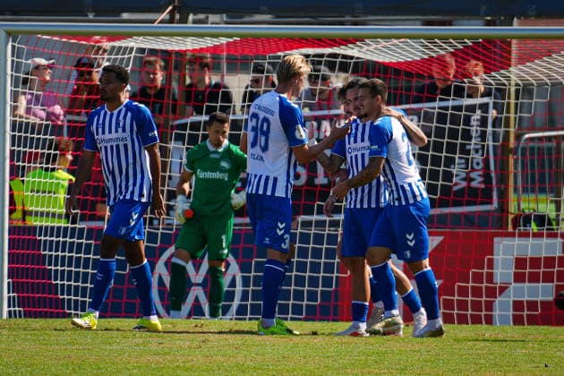 Deutschland, Fußball, DFB-Pokal, Saison 2026 2027, 1. Hauptrunde, Bahlinger SC vs. 1. FC Magdeburg, Kaiserstuhlstadion (Bahlingen am Kaiserstuhl): Falko Michel (1. FC Magdeburg, 21) Tor, Torjubel, Bahlingen Kaiserstuhlstadion Baden-Württemberg Deutschland *** Germany, Soccer, DFB Cup, 2026–2027 Season, 1st Round, Bahlinger SC vs. 1 FC Magdeburg, Kaiserstuhlstadion, Bahlingen am Kaiserstuhl, Falko Michel (1 FC Magdeburg), 21st goal, goal celebration, Bahlingen, Kaiserstuhlstadion, Baden-Württemberg, Germany Copyright: xFINLEYxMÖRCHx