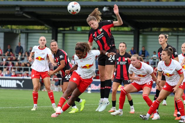 Deutschland: Fußball Google Pixel Frauen-Bundesliga 2026 - 2027, 1. Spieltag - RB Leipzig gegen Bayer 04 Leverkusen, Trainingszentrum von RB Leipzig (Leipzig): Kopfball von Lilla Turanyi Turanyi (Bayer 04 Leverkusen Frauen, 24) *** Germany Soccer Google Pixel Women s Bundesliga 2026 2027, Matchday 1: RB Leipzig vs. Bayer 04 Leverkusen, RB Leipzig Training Center in Leipzig, header by Lilla Turanyi (Bayer 04 Leverkusen Women), 24 Copyright: xLucasxWalterx
