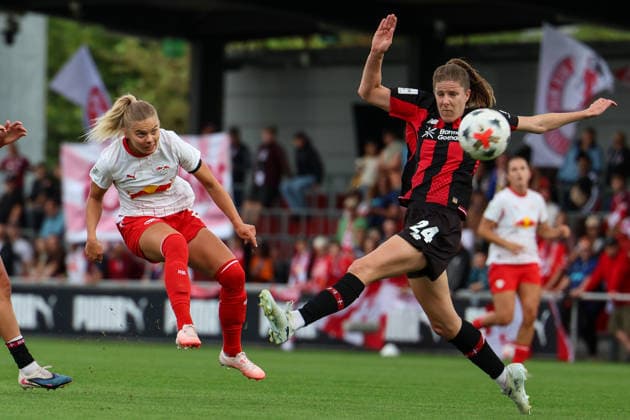 Deutschland: Fußball Google Pixel Frauen-Bundesliga 2026 - 2027, 1. Spieltag - RB Leipzig gegen Bayer 04 Leverkusen, Trainingszentrum von RB Leipzig (Leipzig): Abschluss von Anna Maria Therese Simonsson (RB Leipzig Frauen, 27) *** Germany Soccer Google Pixel Women s Bundesliga 2026–2027, Matchday 1: RB Leipzig vs. Bayer 04 Leverkusen, RB Leipzig Training Center in Leipzig, Goal by Anna Maria Therese Simonsson of RB Leipzig Women, 27 Copyright: xx