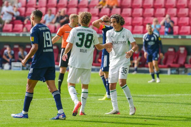 23.08.2026, xydrx, Fußball, DFB Pokal, TSV Schott Mainz - Borussia Mönchengladbach, Saison 2026 2027, MEWA Arena: Torjubel nach dem Tor zum 3:0 für Borussia Mönchengladbach durch Torschütze Hugo Bolin (Borussia Moenchengladbach, 38) zusammen mit Wael Mohya (Borussia Moenchengladbach, 36) DFB regulations prohibit any use of photographs as image sequences and or quasi-video. *** August 23, 2026, xydrx, Soccer, DFB Cup, TSV Schott Mainz vs. Borussia Mönchengladbach, 2026–2027 season, MEWA Arena: Celebrations after Borussia Mönchengladbach’s 3–0 goal scored by Hugo Bolin (Borussia Mönchengladbach, 38), alongside Wael Mohya (Borussia Mönchengladbach, 36). DFB regulations prohibit any use of photographs as image sequences and or quasi-video Copyright: HMBxMedia YannisxDreimann