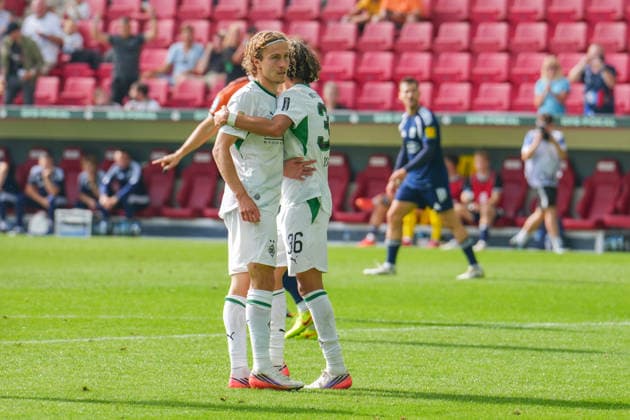 23.08.2026, xydrx, Fußball, DFB Pokal, TSV Schott Mainz - Borussia Mönchengladbach, Saison 2026 2027, MEWA Arena: Torjubel nach dem Tor zum 3:0 für Borussia Mönchengladbach durch Torschütze Hugo Bolin (Borussia Moenchengladbach, 38) zusammen mit Wael Mohya (Borussia Moenchengladbach, 36) DFB regulations prohibit any use of photographs as image sequences and or quasi-video. *** August 23, 2026, xydrx, Soccer, DFB Cup, TSV Schott Mainz vs. Borussia Mönchengladbach, 2026–2027 season, MEWA Arena: Celebrations after Borussia Mönchengladbach’s 3–0 goal scored by Hugo Bolin (Borussia Mönchengladbach, 38), alongside Wael Mohya (Borussia Mönchengladbach, 36). DFB regulations prohibit any use of photographs as image sequences and or quasi-video Copyright: HMBxMedia YannisxDreimann