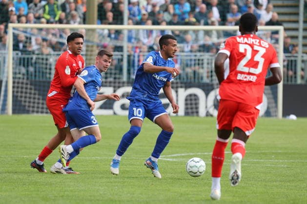 10 Pereira Rodrigues, Miguel (Krieschow, am Ball) Fußball DFB-Pokal 2026 2027 1. Hauptrunde VfB Krieschow 1921 - 1. FSV Mainz 05 *** 10 Pereira Rodrigues, Miguel Krieschow, On the Ball: Soccer, DFB Cup 2026–2027, Round 1: VfB Krieschow 1921 vs. FSV Mainz 05