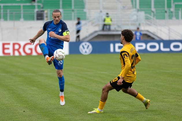 Münster, Deutschland 23. August 2026: DFB-Pokal - 2026 2027 - 1. Runde - SV Westfalia Rhynern gegen SG Dynamo Dresden Im Bild: v.li. Michael Wiese (S.V), Ben Bobzien (SGD) DFL DFB regulations prohibit any use of photographs as image sequences and or quasi-video. LVM-Preußenstadion Nordrhein Westfalen *** Münster, Germany, August 23, 2026; 2026–2027 DFB Cup, First Round: SV Westfalia Rhynern vs. SG Dynamo Dresden. Pictured, from left: Michael Wiese, SV, Ben Bobzien (SGD), DFL, DFB regulations prohibit any use of photographs as image sequences and or quasi-video. LVM Preußenstadion, North Rhine-Westphalia Copyright: xFotostandx xZeisingx