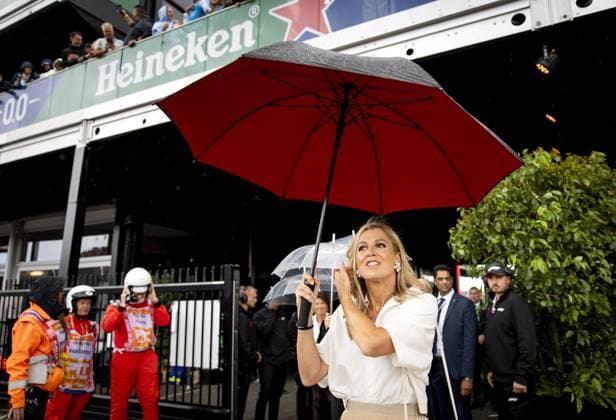 ZANDVOORT - Queen Maxima during the F1 Dutch Grand Prix at the Zandvoort Circuit. REMKO DE WAAL ANP xVIxANPxSportx xxANPxIVx 566107784 originalFilename: 566107784.jpg