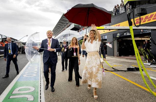 ZANDVOORT - King Willem-Alexander, Princess Alexia and Queen Maxima during the F1 Dutch Grand Prix at the Zandvoort Circuit. REMKO DE WAAL ANP xVIxANPxSportx xxANPxIVx 566107786 originalFilename: 566107786.jpg