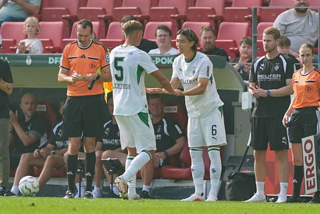 23.08.2026, xydrx, Fußball, DFB Pokal, TSV Schott Mainz - Borussia Mönchengladbach, Saison 2026 2027, MEWA Arena: Kou Itakura (Borussia Moenchengladbach, 6) wird für Jan Leszczynski (Borussia Moenchengladbach, 5) eingewechselt DFB regulations prohibit any use of photographs as image sequences and or quasi-video. *** August 23, 2026, xydrx, Soccer, DFB Cup, TSV Schott Mainz vs. Borussia Mönchengladbach, 2026–2027 Season, MEWA Arena, Kou Itakura, Borussia Mönchengladbach; Jan Leszczynski, Borussia Mönchengladbach, was substituted in for number 6; DFB regulations prohibit any use of photographs as image sequences and or quasi-video Copyright: HMBxMedia YannisxDreimann