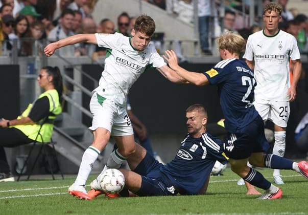 23.08.2026, xhbx, Fussball DFB Pokal 1.Runde, TSV Schott Mainz - Borussia Mönchengladbach v.l. Lukas Ullrich (Borussia Mönchengladbach) Mainz *** August 23, 2026, xhbx, Soccer, DFB Cup First Round, TSV Schott Mainz vs. Borussia Mönchengladbach, Lukas Ullrich, Borussia Mönchengladbach, Mainz