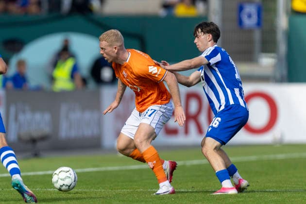 GER, Jena, Fussball, DFB-Pokal, 1. Hauptrunde, FC Carl-Zeiss Jena vs. SV Darmstadt 98 im Bild v.l.: Kai Klefisch (SV Darmstadt 98 17), Zweikampf 22.08.2026, EINS Erzgebirgsstadion Aue DFB REGULATIONS PROHIBIT ANY USE OF PHOTOGRAPHS AS IMAGE SEQUENCES AND OR QUASI-VIDEO, *** GER, Jena, Soccer, DFB Cup, 1st Round, FC Carl Zeiss Jena vs. SV Darmstadt 98; pictured from left: Kai Klefisch (SV Darmstadt 98), 17, tackle, August 22, 2026, EINS Erzgebirgsstadion, Aue. DFB regulations prohibit any use of photographs as image sequences and or quasi-video, Copyright: HMBxMedia PaulxFritz