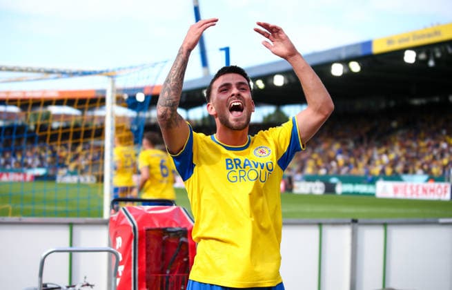 Deutschland: Fussball DFB-Pokal 2026 2027, 1. Runde - Eintracht Braunschweig - 1. FC Union Berlin - Eintracht-Stadion (Braunschweig): Torjubel zum Samuele Di Benedetto (Eintracht Braunschweig, 10) *** Germany Soccer DFB Cup 2026–2027, 1st Round: Eintracht Braunschweig vs. FC Union Berlin at Eintracht Stadium Braunschweig—Goal celebration for Samuele Di Benedetto of Eintracht Braunschweig, 10 Copyright: xAymanxAlahmedx