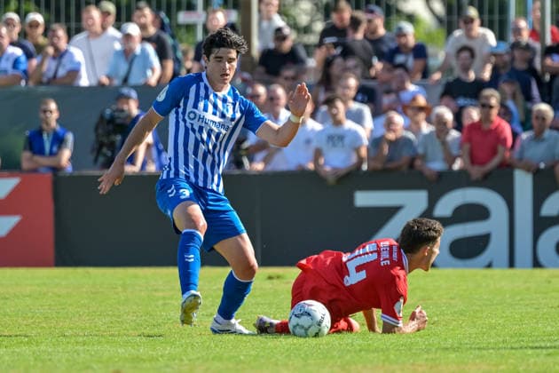 Anselmo Garcia Mac Nulty (1. FC Magdeburg, 03), Rico Wehrle (Bahlinger SC, 14) mit Schmerzen am Boden GER, Bahlinger SC vs 1. FC Magdeburg, Fussball, DFB-Pokal, 1. Hauptrunde, Saison 2026 2027, 23.08.2026 DFB REGULATIONS PROHIBIT ANY USE OF PHOTOGRAPHS AS IMAGE SEQUENCES AND OR QUASI-VIDEO GER, Bahlinger SC vs 1. FC Magdeburg, Fussball, DFB-Pokal, 1. Hauptrunde, Saison 2026 2027, 23.08.2026 Bahlingen *** Anselmo Garcia Mac Nulty, 1 FC Magdeburg, 03; Rico Wehrle, Bahlinger SC, 14, lying on the ground in pain, GER; Bahlinger SC vs. 1 FC Magdeburg, soccer, DFB Cup, 1st round, 2026–2027 season, August 23, 2026 DFB REGULATIONS PROHIBIT ANY USE OF PHOTOGRAPHS AS IMAGE SEQUENCES AND OR QUASI-VIDEO GER, Bahlinger SC vs. 1 FC Magdeburg, Soccer, DFB Cup, 1st Main Round, 2026–2027 Season, August 23, 2026, Bahlingen Copyright: xEibner-Pressefotox EP_THS