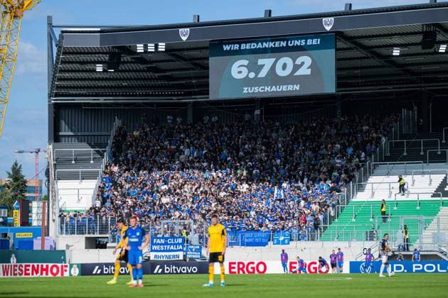 23.08.2026 - Fußball, 2026 2027, DFB-Pokal, 1. Hauptrunde, SV Westfalia Rhynern - SG Dynamo Dresden: Fans (Rhynern) mit Zuschauerzahl 6702 DFB REGULATIONS PROHIBIT ANY USE OF PHOTOGRAPHS AS IMAGE SEQUENCES AND OR QUASI-VIDEO. *** August 23, 2026 Soccer, 2026–2027, DFB Cup, 1st Round, SV Westfalia Rhynern vs. SG Dynamo Dresden; Rhynern fans; attendance: 6,702. DFB regulations prohibit any use of photographs as image sequences and or quasi-video.