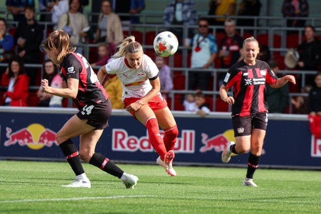 Deutschland: Fußball Google Pixel Frauen-Bundesliga 2026 - 2027, 1. Spieltag - RB Leipzig gegen Bayer 04 Leverkusen, Trainingszentrum von RB Leipzig (Leipzig): Abschluss von Anna Maria Therese Simonsson (RB Leipzig Frauen, 27) *** Germany Soccer Google Pixel Women s Bundesliga 2026 2027, Matchday 1: RB Leipzig vs. Bayer 04 Leverkusen, RB Leipzig Training Center in Leipzig; Goal by Anna Maria Therese Simonsson of RB Leipzig Women, 27 Copyright: xx