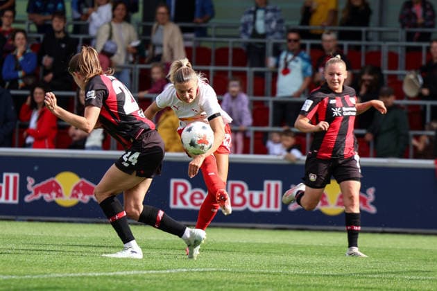 Deutschland: Fußball Google Pixel Frauen-Bundesliga 2026 - 2027, 1. Spieltag - RB Leipzig gegen Bayer 04 Leverkusen, Trainingszentrum von RB Leipzig (Leipzig): Abschluss von Anna Maria Therese Simonsson (RB Leipzig Frauen, 27) *** Germany Soccer Google Pixel Women s Bundesliga 2026 2027, Matchday 1: RB Leipzig vs. Bayer 04 Leverkusen, RB Leipzig Training Center in Leipzig; Goal by Anna Maria Therese Simonsson of RB Leipzig Women, 27 Copyright: xx